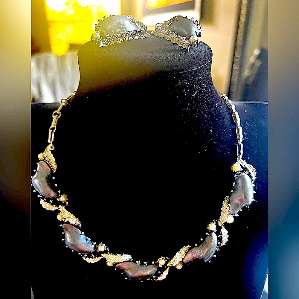 Set of Coro gray Thermoset and Pearl necklace, earrings and bracelet. Vintage!